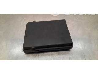   Pojistková skříňka 284B69582R   Renault Captur II 2022