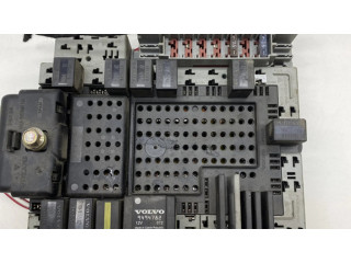 Блок предохранителей 8645729, 8688153   Volvo XC70    