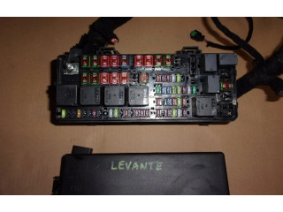Блок предохранителей 670101639   Maserati Levante    