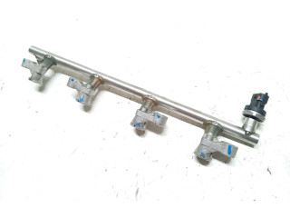 Топливная рампа PE0113150, PE0113150 Mazda 3 III