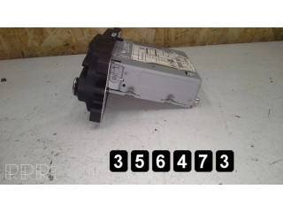 Радио/ проигрыватель CD/DVD / навигация