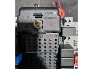 Блок предохранителей  9162316   Volvo V70    