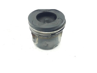 Píst 11257799357 BMW 7 E65 E66 pro naftový motor 3.0