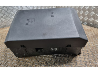 Pojistková skříňka 19210437, 15097981 Cadillac Escalade 2007