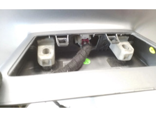 Дисплей Tesla Model Y