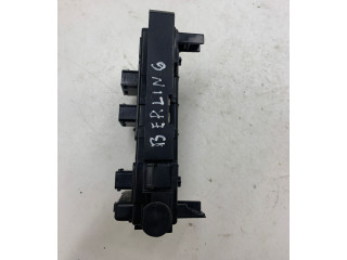 Pojistková skříňka 9643498980, 138152312 Citroen Berlingo 2001