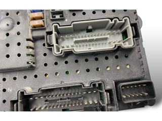 Блок предохранителей  8688264, 12217789   Volvo V70    