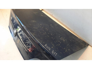 Задняя крышка (багажника)