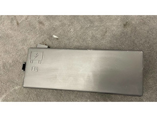 Крышка блока предохранителей 7271381830 Maserati Levante