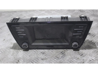 Радио/ проигрыватель CD/DVD / навигация