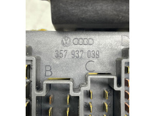 Блок предохранителей  357937039   Volkswagen Transporter - Caravelle T4    