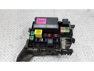 Блок предохранителей MR587816 Mitsubishi Grandis