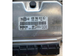 Блок управления двигателем Блок управления 038906019KC, 0281011204   Volkswagen PASSAT B7