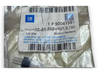 Блок управления двигателем Блок управления 90041591 Opel Combo B