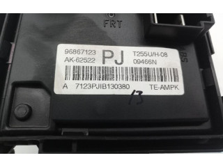 Блок предохранителей 96867123   Chevrolet Astra    