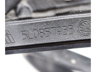 Зеркало электрическое Skoda Yeti (5L) 2009 - 2017 года