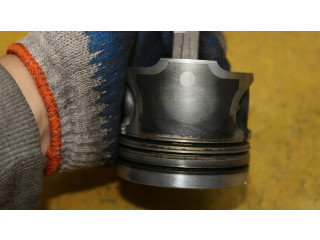  Поршень с шатуном    Renault Clio III  