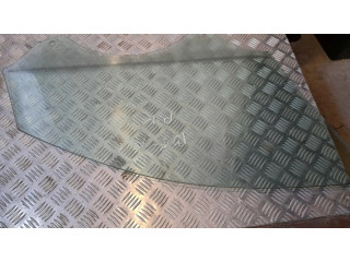 Основное стекло передних дверей (четырехдверного автомобиля)