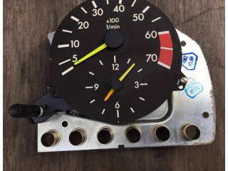 Přístrojová deska Mercedes-Benz E W124 1991