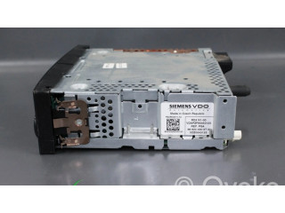 Радио/ проигрыватель CD/DVD / навигация