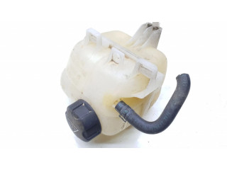 Расширительный бачок охлаждающей жидкости