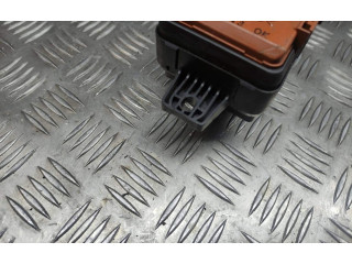 Блок предохранителей MR318828 Mitsubishi Carisma