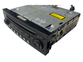 Радио/ проигрыватель CD/DVD / навигация