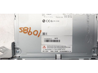 Радио/ проигрыватель CD/DVD / навигация