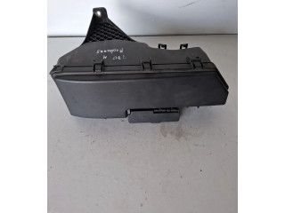 Блок предохранителей  9494210   Volvo V70    