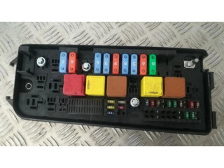 Блок предохранителей 13144709, 519066005 Opel Vectra C