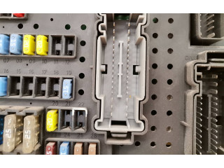 Блок предохранителей 8676391, 12217799   Volvo XC90    