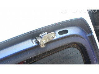 Задняя крышка (багажника)