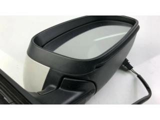 Боковое стекло в середине кузова