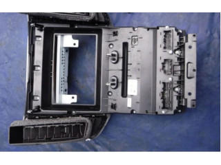 Радио/ проигрыватель CD/DVD / навигация