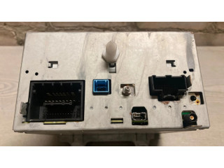 Радио/ проигрыватель CD/DVD / навигация