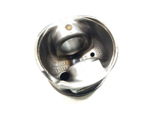 Píst Volvo XC90 D5244T18