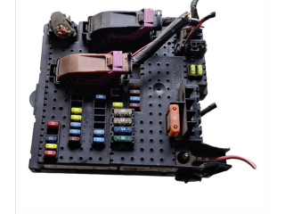Блок предохранителей 28017881, 30728512 Volvo V70