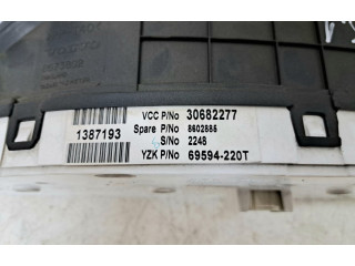 Панель приборов 30682277, 69594220T   Volvo V70       