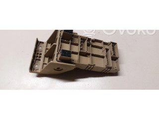 Блок предохранителей 82201FG000, LB101100B   Subaru Forester SH    