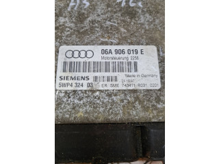 Блок управления двигателя 06A906019B, 5WP432403   Skoda Octavia Mk1 (1U)