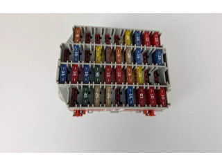 Блок предохранителей  9162439   Volvo V70    