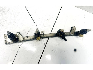 Топливная рампа Saab 900