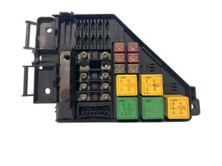 Блок предохранителей YQE103121 Rover 75