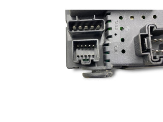 Блок предохранителей  8688264, 12217789   Volvo V70    