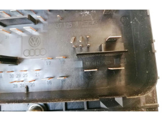 Блок предохранителей 1K0937125A Skoda Octavia Mk2 (1Z)