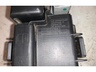 Блок предохранителей  31337663, D55-6   Volvo S60    