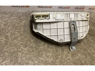 Панель приборов FDGE6VD Mazda 626