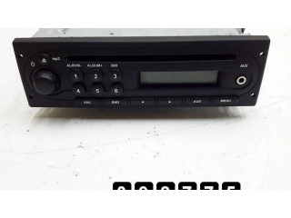 Радио/ проигрыватель CD/DVD / навигация