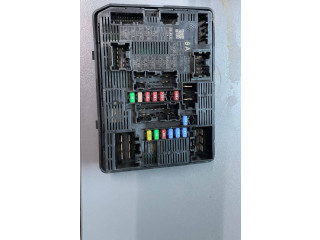 Блок предохранителей 284B64435R Dacia Sandero III