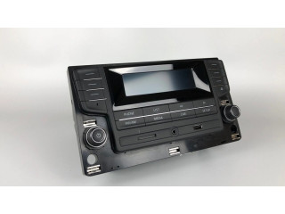 Радио/ проигрыватель CD/DVD / навигация